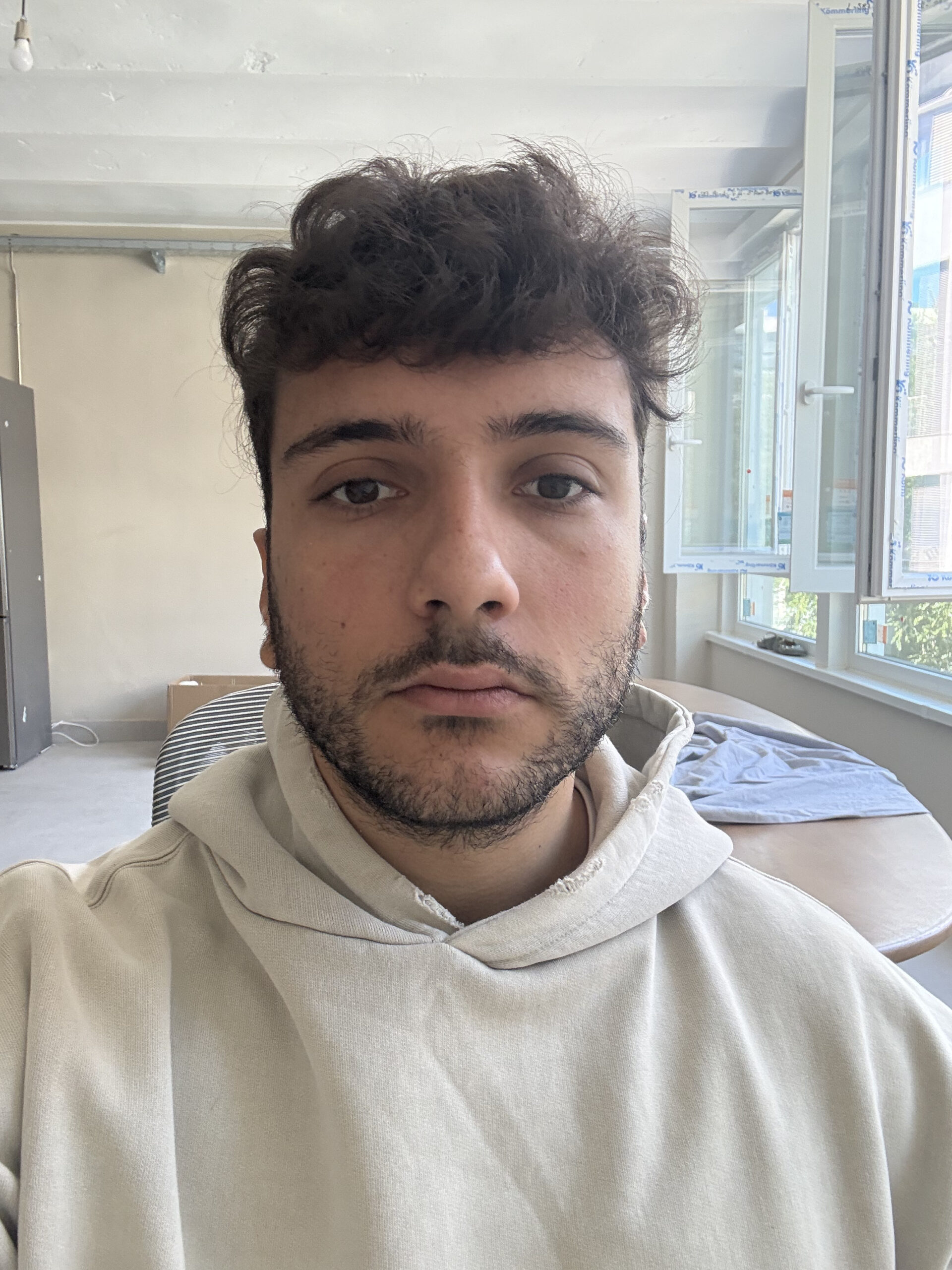 Selfie referencia para retrato LinkedIn